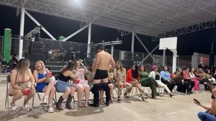 Festejo controversial en colegio católico de Hermosillo, llevan Stripper a evento del Día de las Madres