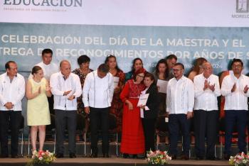 Reconocen SEP y gobierno de Morelos a docentes por 15 y hasta 50 años de servicio