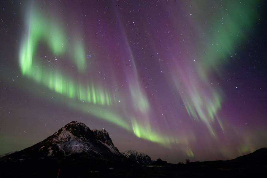 Una poderosa tormenta solar azota la Tierra y amenaza con perturbarla