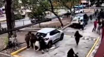 Liberan a estudiantes detenidos por ri&ntilde;a en el CCH Naucalpan