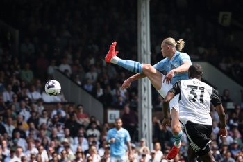 El Manchester City golea 4-0 en Fulham y aumenta la presi&oacute;n sobre el Arsenal