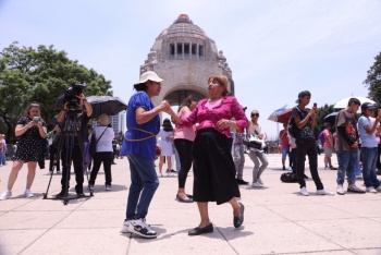 Con gran baile celebran el día de las madres en la Ciudad de México