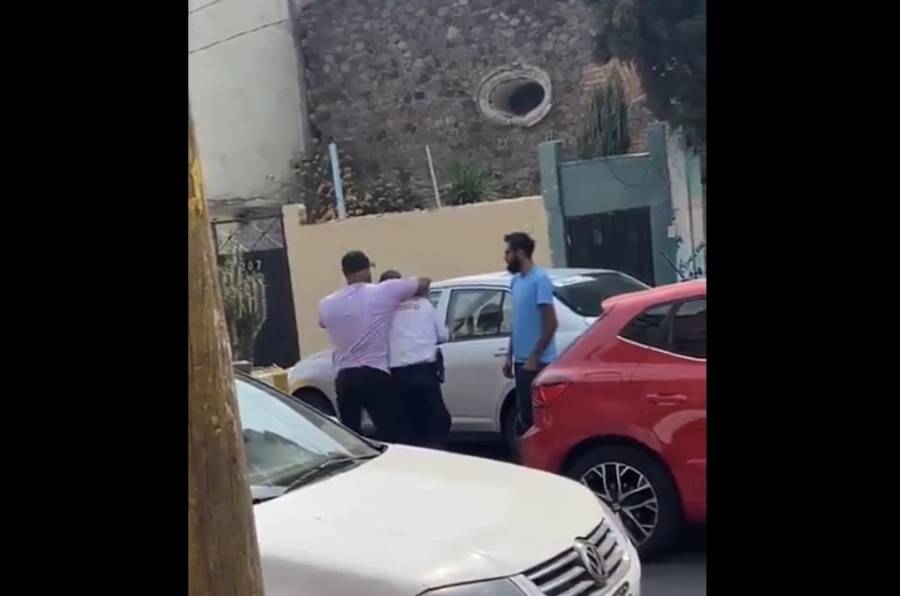 Captan a sujeto aplicando llave china a polic&iacute;a de tr&aacute;nsito en Texcoco