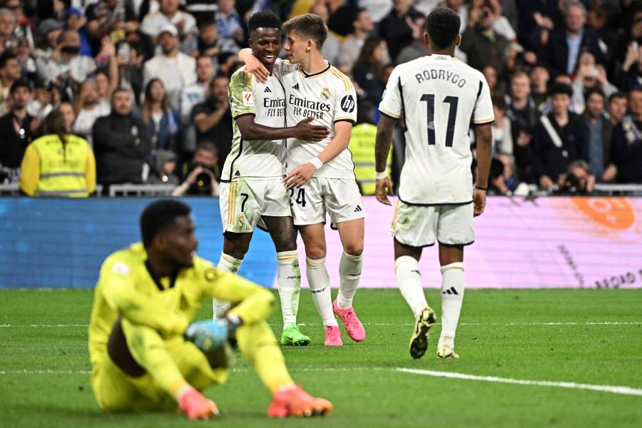 Real Madrid celebra LaLiga en el Bernabéu con una “manita” al Alavés