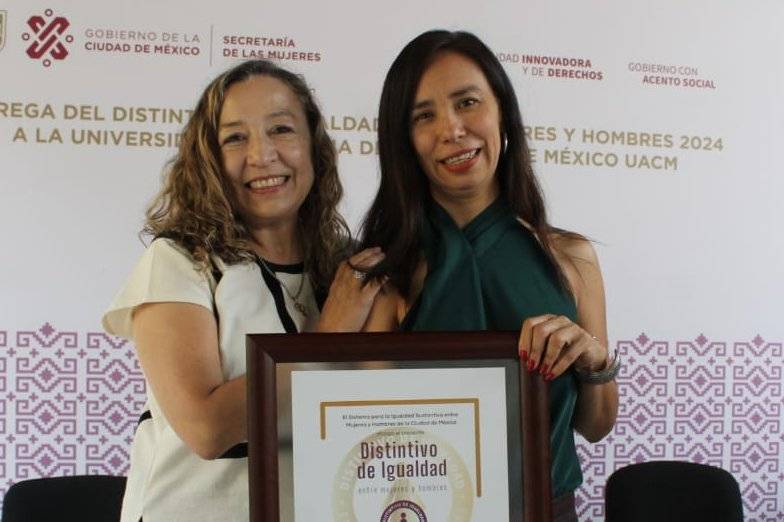 Entrega SEMUJERES distintivo de igualdad a la UACM