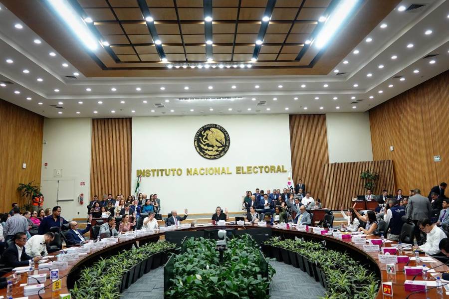 Morena pide al INE dejar de utilizar el rosa como color institucional; lo relacionan con Xóchitl Gálvez