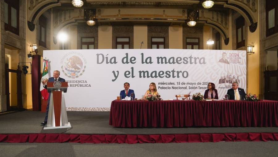 Magisterio parte fundamental de la transformación del país: AMLO