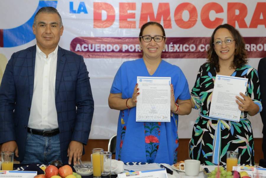 Habrá simplificación administrativa con honestidad: Azucena Cisneros