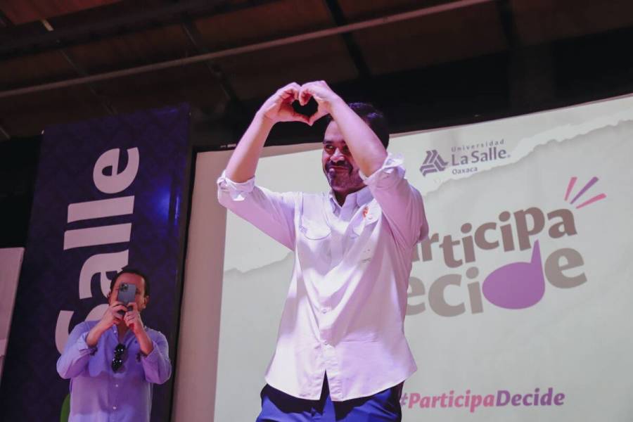 Álvarez Máynez se reúne con jóvenes universitarios en Oaxaca