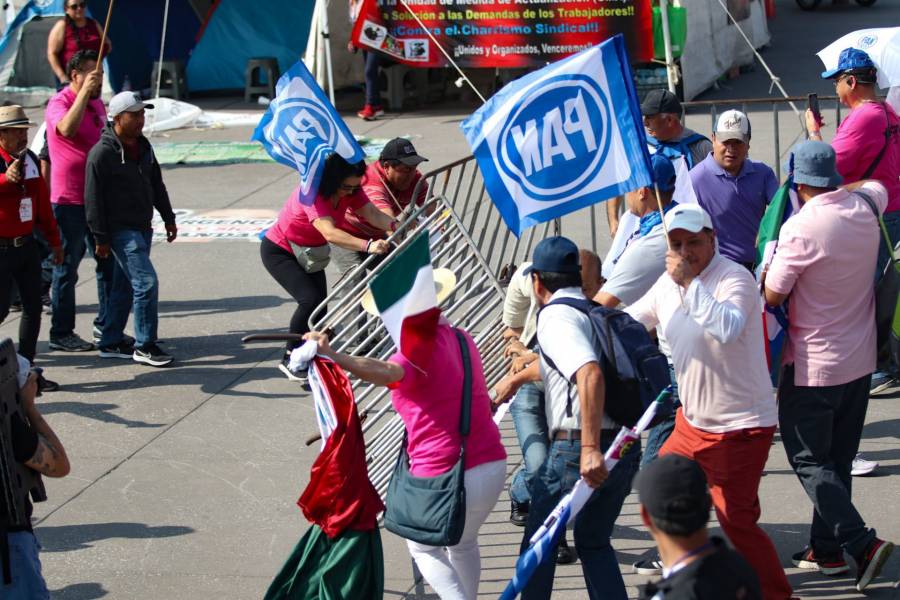 Segob defiende el derecho a la libre manifestación durante la ‘Marea Rosa’ en el Zócalo  