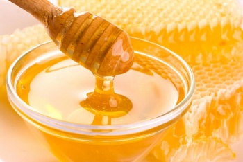 ¿La miel que consumes es natural o est&aacute; adulterada? Aprende a identificarla
