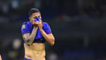Carlos Salcedo rompe en llanto tras obtener el pase a la final de la Liguilla donde la Maquina enfrentara al Am&eacute;rica