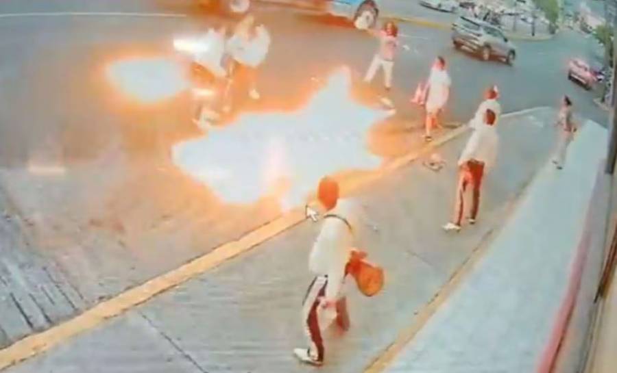 As&iacute; fue la “encendida” pelea entre mariachis y tragafuegos en Michoac&aacute;n
