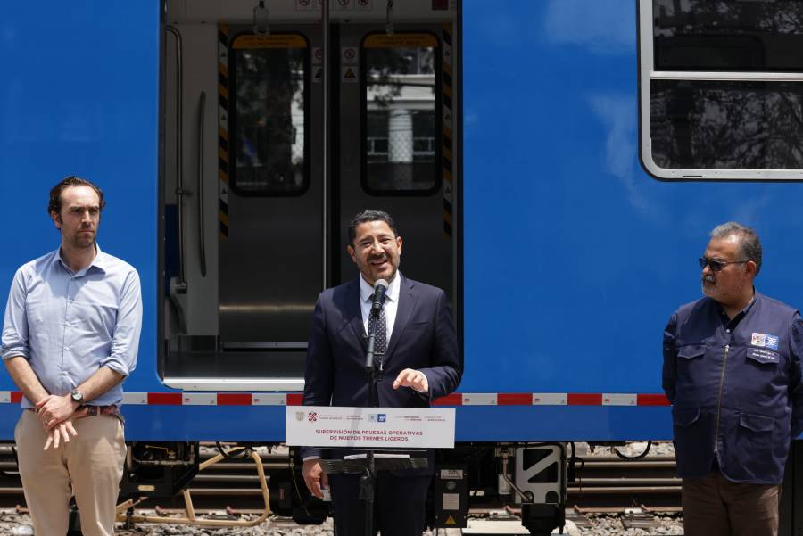 Supervisa Batres pruebas operativas de nuevas unidades del Tren Ligero