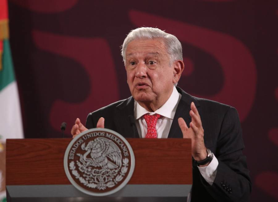 AMLO confirma cuatro fallecidos y 15 heridos por caída de escenario en evento de MC