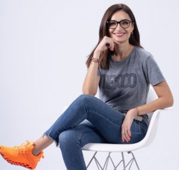 Laura Ballesteros, coordinadora de campa&ntilde;a de M&aacute;ynez, resulta con pie fracturado