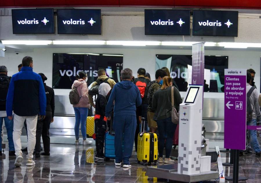 Crece cifra de pasajeros en vuelos internacionales, pero baja en nacionales