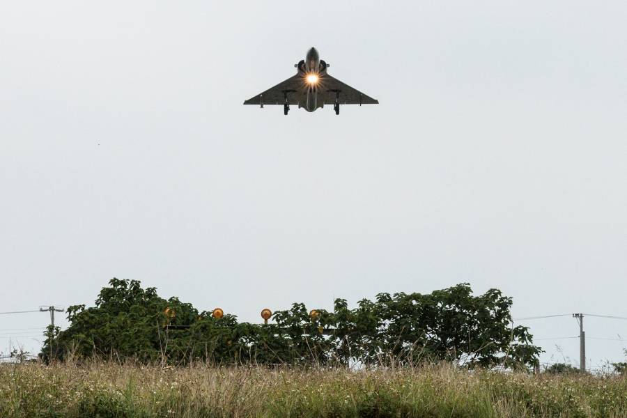 China emprende ejercicios militares cerca de Taiw&aacute;n y promete 