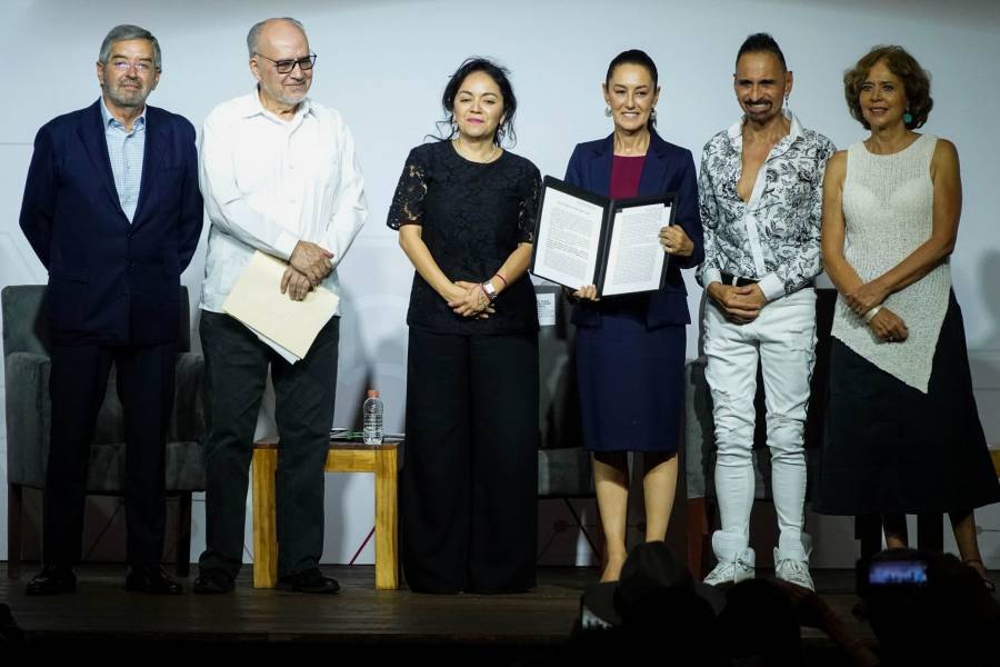 Más de 900 intelectuales, académicos y artistas respaldan a Sheinbaum