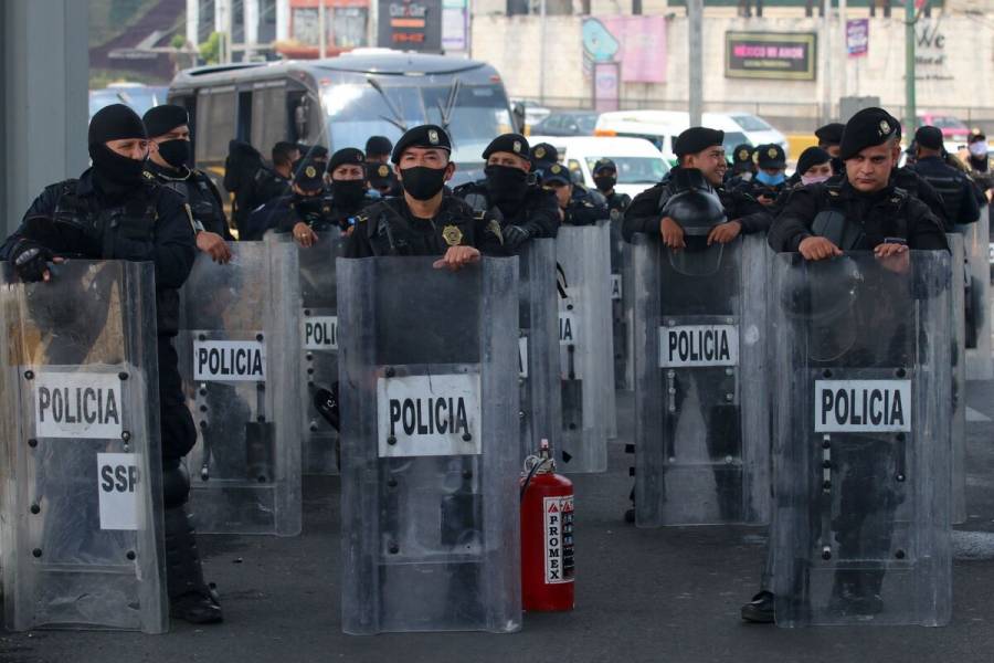 'Blindan' el AICM por movilizaciones de la CNTE en la Terminal 1