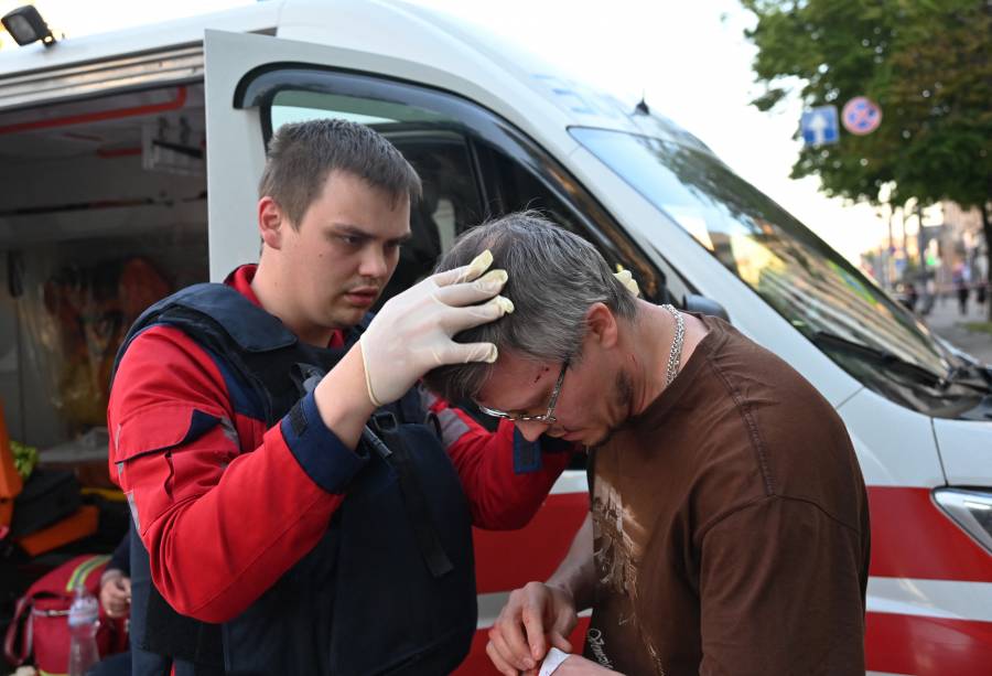 Ataque ruso en tienda de bricolaje de Kharkiv mata a seis personas: gobernador
