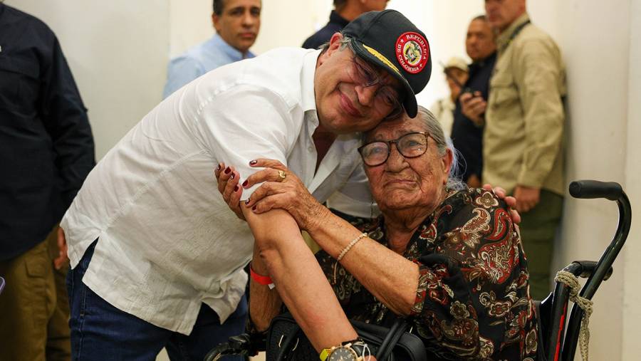 Petro asegura que el Gobierno les cumplir&aacute; a las v&iacute;ctimas de Rosas, Cauca