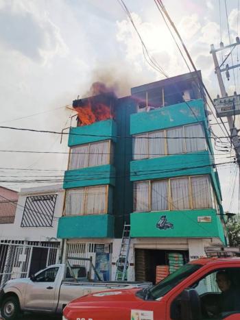 Protección Civil estatal atendió explosión en edificio residencial en Nezahualcóyotl