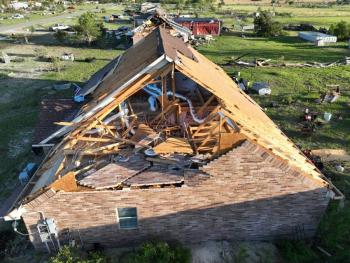 Sube a 21 saldo de muertos por tornados en EEUU