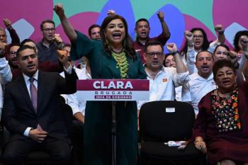Clara Brugada da la bienvenida en el Z&oacute;calo y asegura triunfo de la 4T en las urnas el 2 de junio