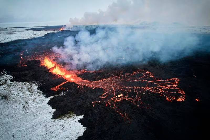 Erupción volcánica en Islandia obliga a evacuaciones en Blue Lagoon y Grindavík
