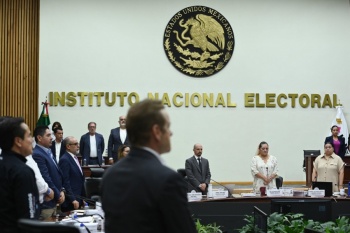 INE distribuye boletas y documentación electoral a tres días de la elección presidencial en México