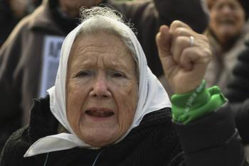 Muere Nora Corti&ntilde;as, emblema de Madres de Plaza de Mayo en Argentina, a los 94 a&ntilde;os