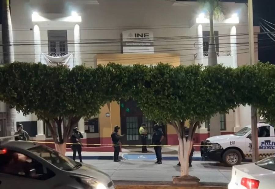 Artefacto explota afuera de las instalaciones del INE en Ac&aacute;mbaro, Guanajuato