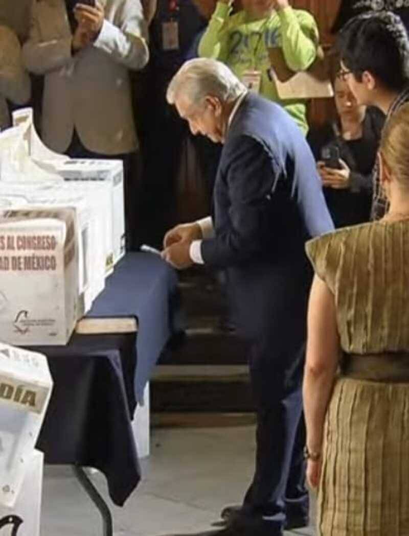 AMLO emite su último voto como Presidente