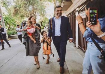 &Aacute;lvarez M&aacute;ynez acude a emitir su voto: “Una experiencia &uacute;nica ver mi nombre”