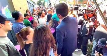 Mandan a la fila a M&aacute;ynez
