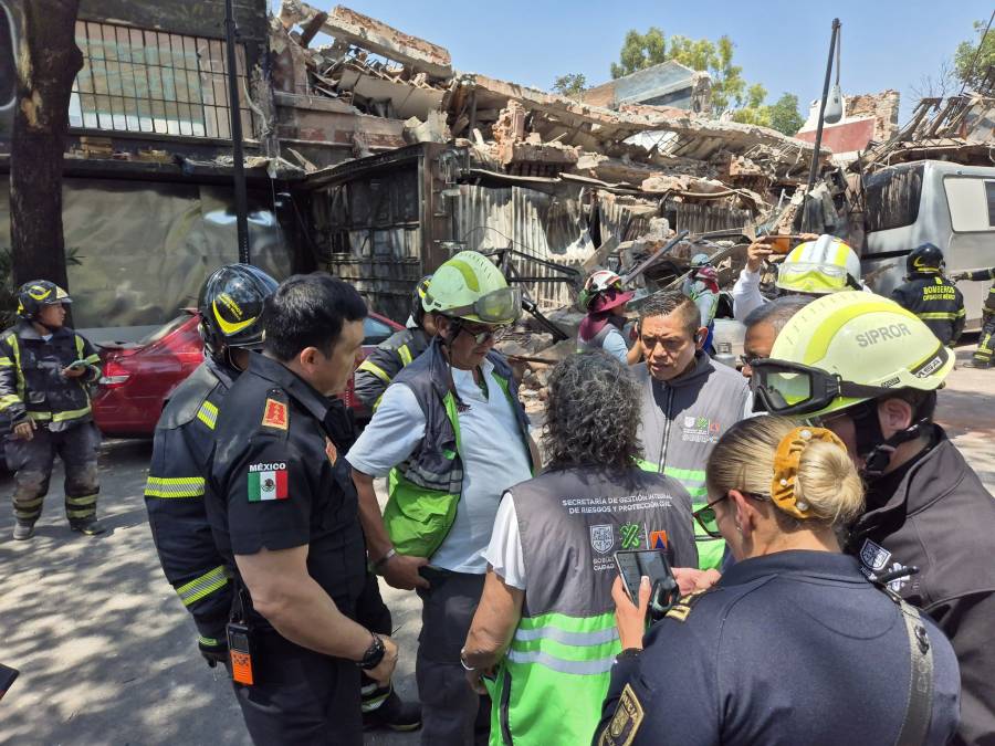Derrumbe en 'El Patio' moviliza a cuerpos de emergencia en la colonia Juárez