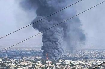 Fuerte incendio en f&aacute;brica de pl&aacute;sticos en Ecatepec moviliza a cuerpos de emergencia
