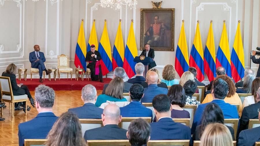 Necesidad de un Acuerdo Nacional para alcanzar la paz, reitera Petro ante el Cuerpo Diplomático acreditado en Colombia