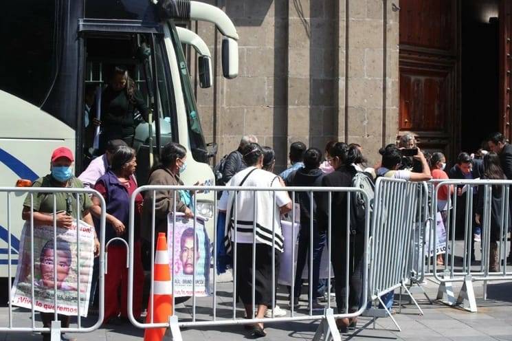 Ayotzinapa siempre será un expediente abierto, reitera AMLO