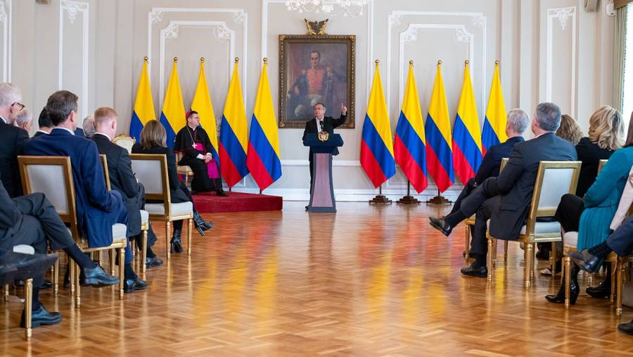 Informe de la Comisión de la Verdad debe ser divulgado en los colegios: Petro