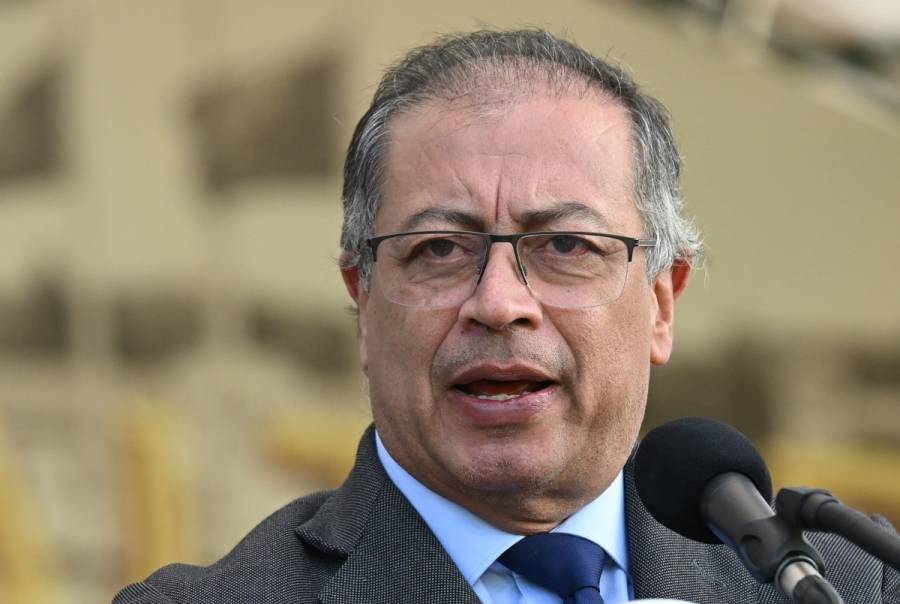 Petro dice que no descarta buscar la reelecci&oacute;n en Colombia 