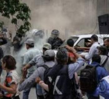 No les ayuda romper vidrios a los del CNTE: AMLO al llamar a evitar la violencia en movimiento docente