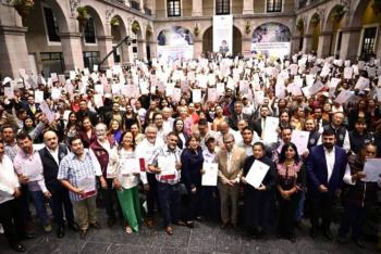 Delfina G&oacute;mez entrega 600 documentos agrarios en el Edomex
