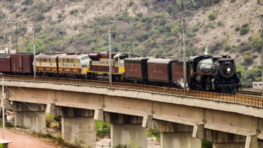 Tragedia durante el recorrido de la locomotora empress 2816 en México