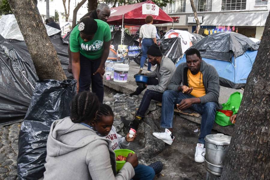 La incertidumbre de los migrantes: desalojo en Plaza Giordano Bruno