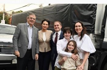 Ebrard felicita a L&oacute;pez Casar&iacute;n tras entrega de constancia como alcalde electo de &Aacute;lvaro Obreg&oacute;n