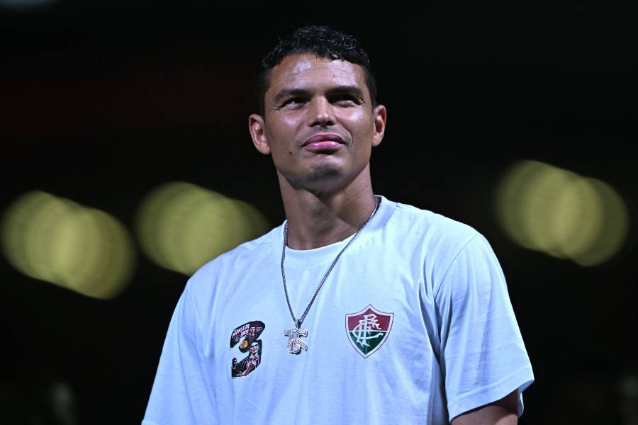 Hinchas del Fluminense dan bienvenida a Thiago Silva en el Maracaná