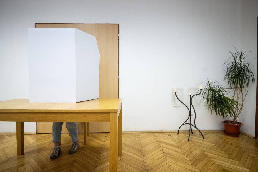 Las elecciones de la UE pasan a la mitad y se unen Eslovaquia e Italia