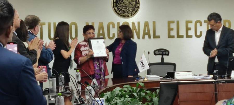 Ernestina Godoy recibe constancia de mayoría como Senadora por la Ciudad de México